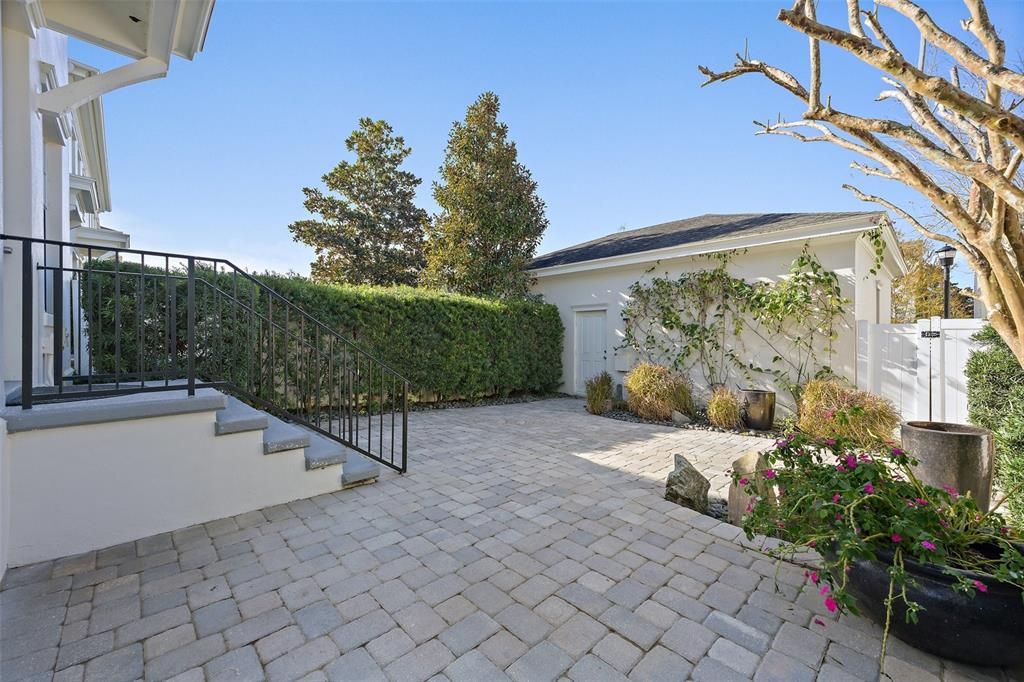 Recently Sold: $650,000 (3 beds, 2 baths, 2168 Square Feet)