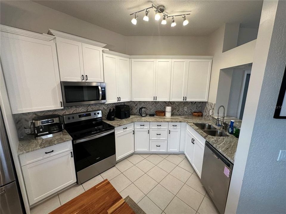Recently Rented: $2,800 (3 beds, 2 baths, 1831 Square Feet)