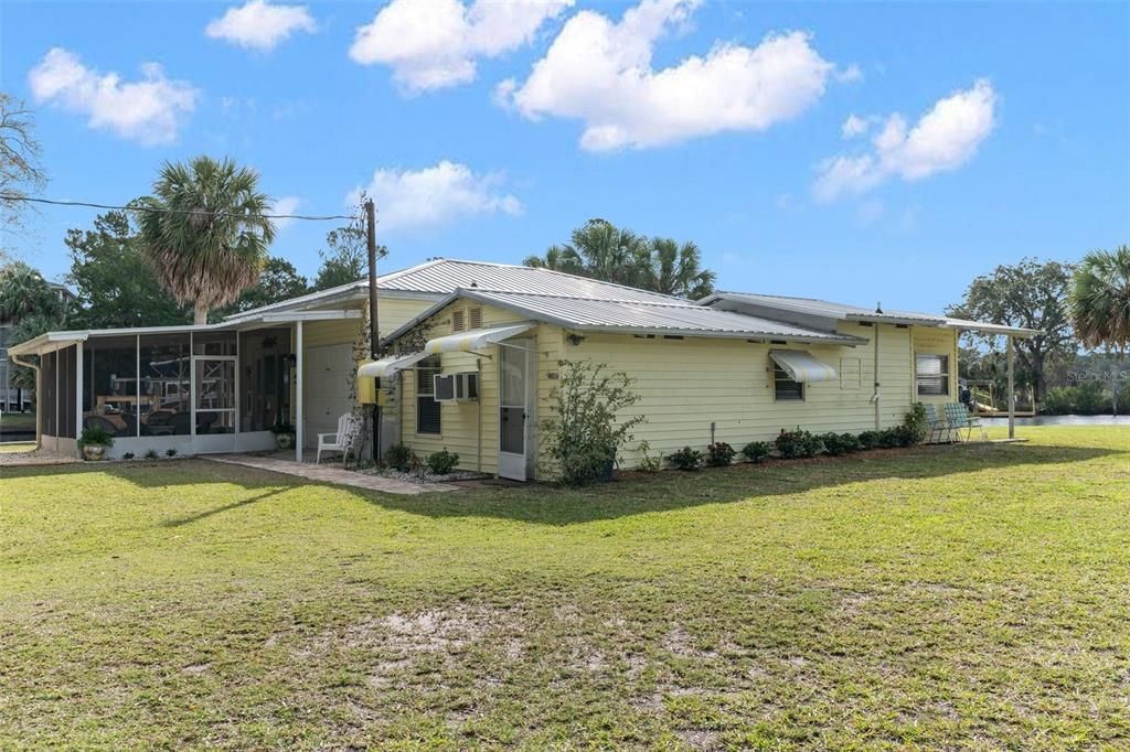 For Sale: $975,000 (3 beds, 3 baths, 1244 Square Feet)