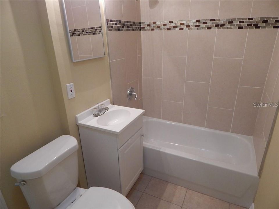 Active With Contract: $999 (1 beds, 1 baths, 600 Square Feet)