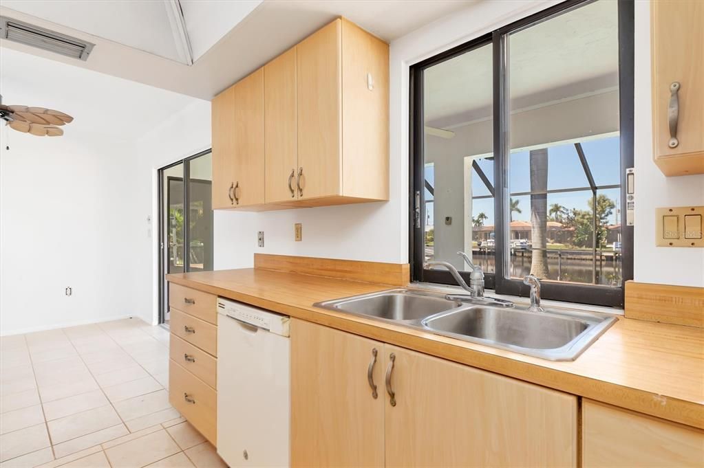 Recently Sold: $540,000 (3 beds, 2 baths, 1382 Square Feet)