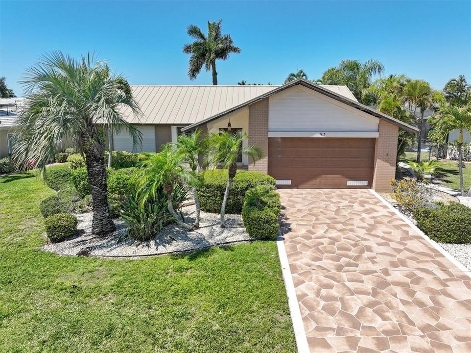 915 Don Juan Ct. 3/2/2 waterfront with pool