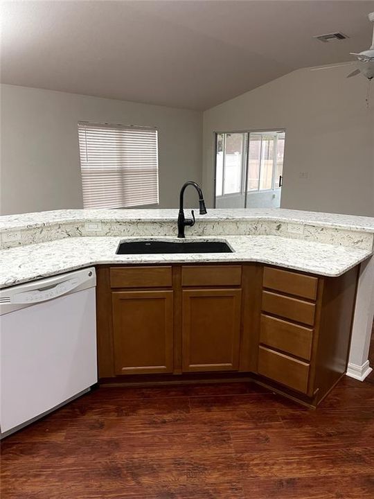 Recently Rented: $2,050 (3 beds, 2 baths, 1685 Square Feet)