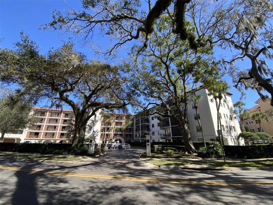 Recently Sold: $675,000 (2 beds, 2 baths, 1267 Square Feet)