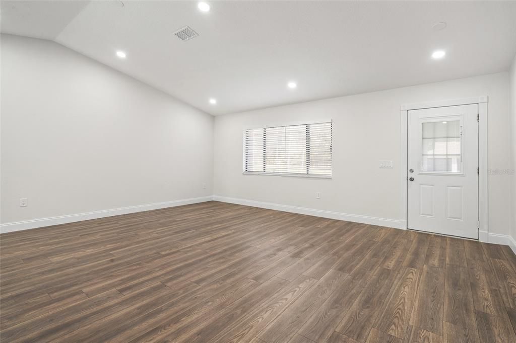 Recently Sold: $585,000 (3 beds, 2 baths, 1694 Square Feet)