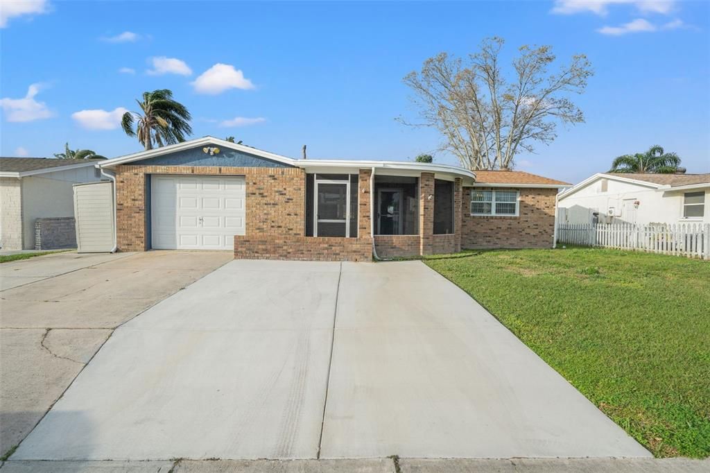 Active With Contract: $349,900 (3 beds, 2 baths, 1608 Square Feet)