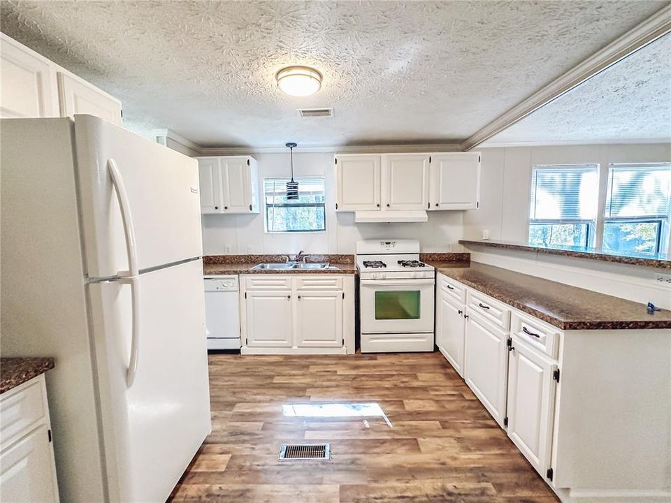 Recently Sold: $189,000 (3 beds, 2 baths, 1395 Square Feet)