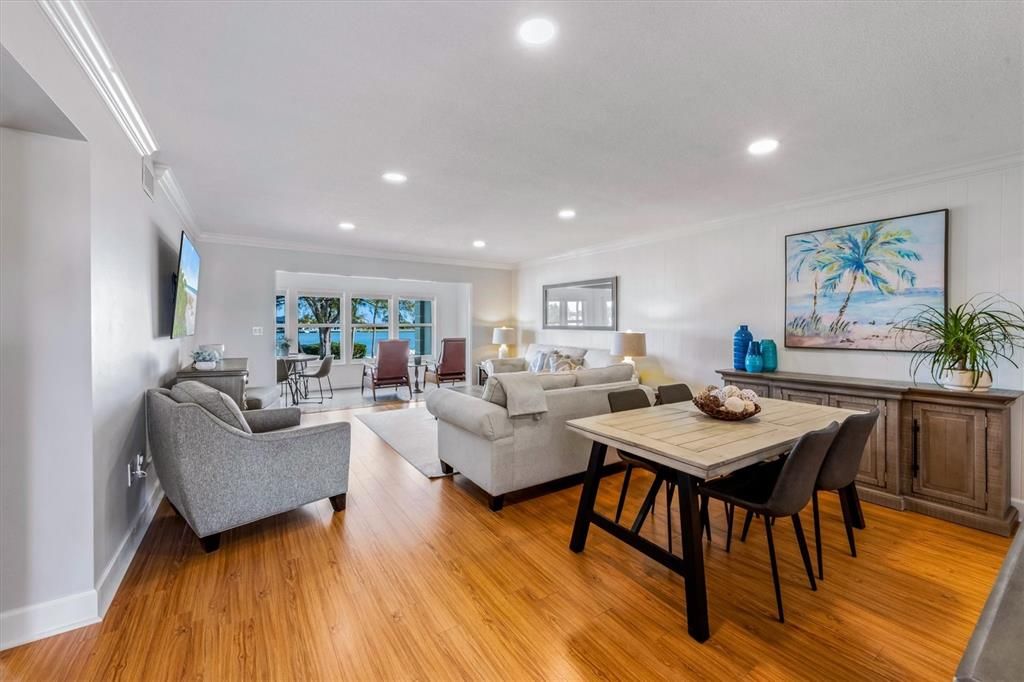 Recently Sold: $650,000 (2 beds, 2 baths, 1151 Square Feet)