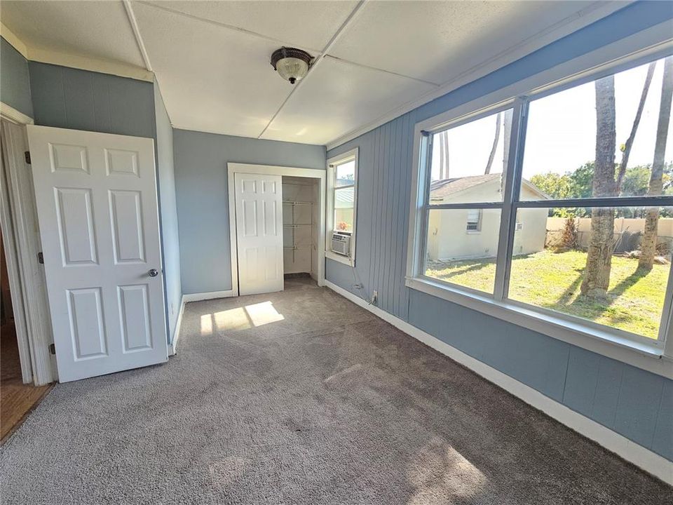 Active With Contract: $1,500 (2 beds, 1 baths, 1060 Square Feet)