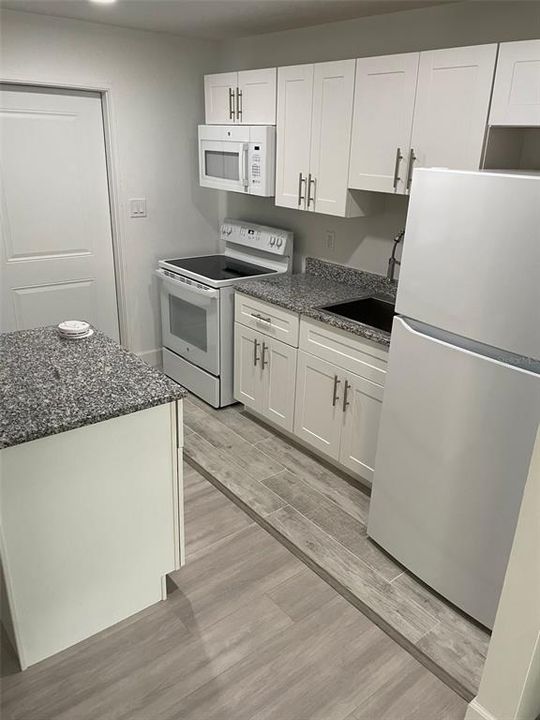 For Rent: $1,300 (1 beds, 1 baths, 400 Square Feet)