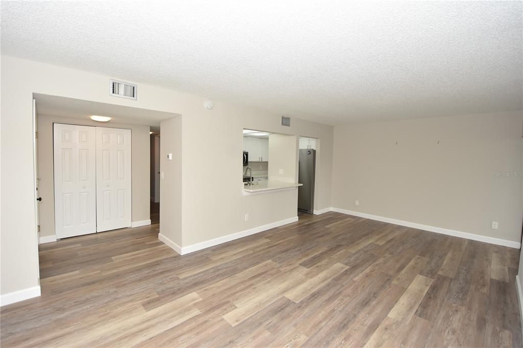 Recently Rented: $1,650 (2 beds, 2 baths, 880 Square Feet)