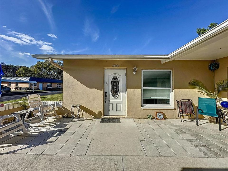 Recently Sold: $190,000 (2 beds, 2 baths, 984 Square Feet)