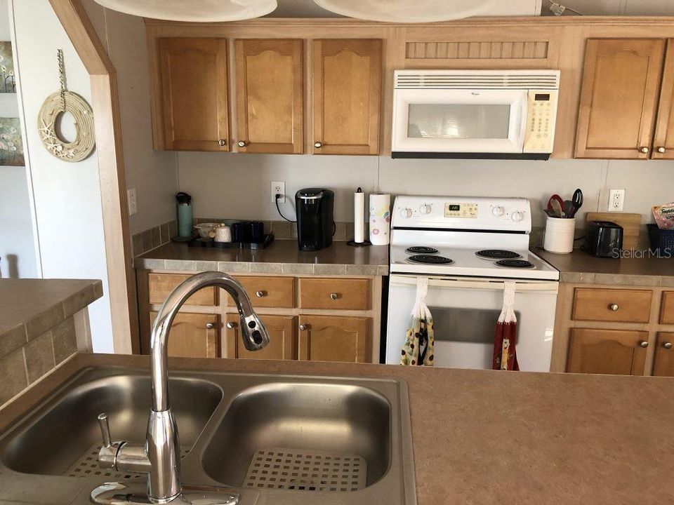 For Sale: $169,000 (2 beds, 2 baths, 1188 Square Feet)