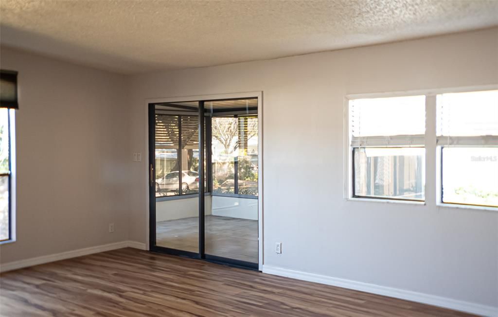 Active With Contract: $179,900 (2 beds, 2 baths, 1144 Square Feet)