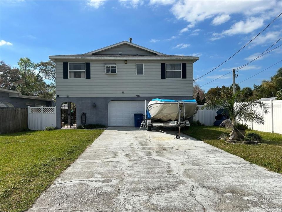 For Sale: $625,000 (2 beds, 2 baths, 1032 Square Feet)