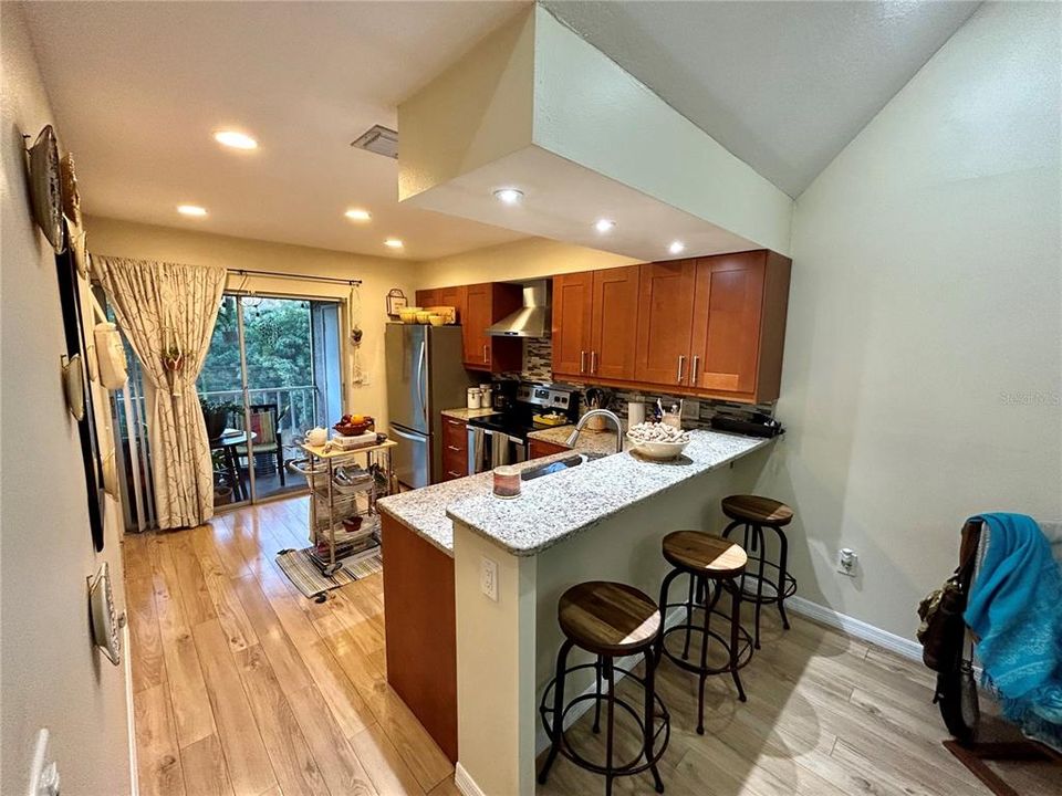 Active With Contract: $135,000 (2 beds, 1 baths, 835 Square Feet)