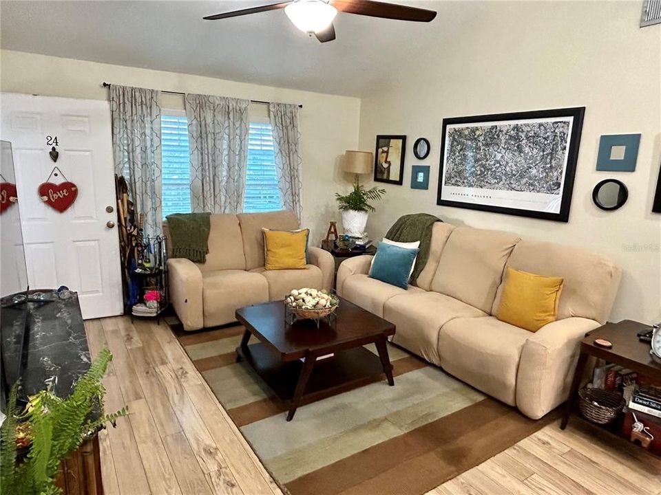 Active With Contract: $135,000 (2 beds, 1 baths, 835 Square Feet)