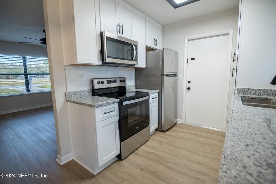 For Sale: $249,900 (3 beds, 2 baths, 1044 Square Feet)