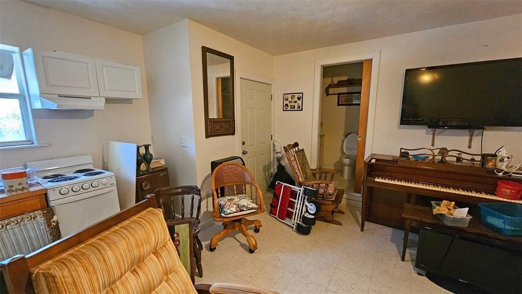 Vendido Recientemente: $225,000 (3 camas, 2 baños, 2025 Pies cuadrados)