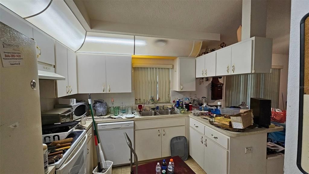 Vendido Recientemente: $225,000 (3 camas, 2 baños, 2025 Pies cuadrados)