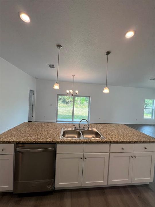 Recently Rented: $2,095 (4 beds, 2 baths, 1724 Square Feet)