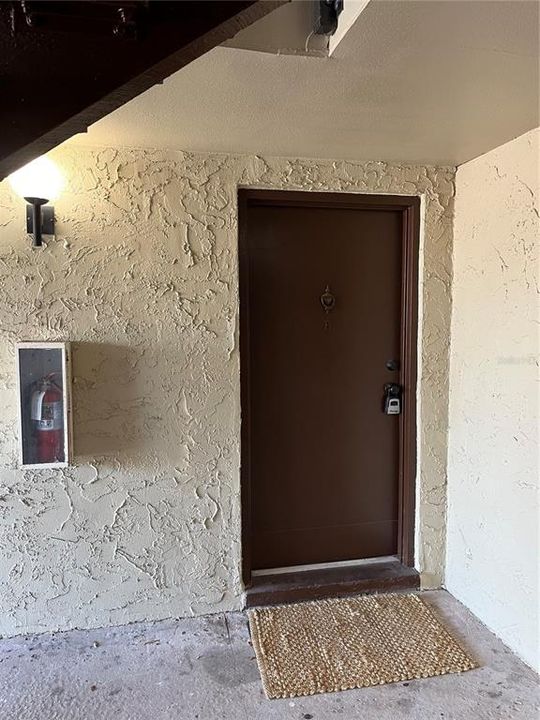 Active With Contract: $137,900 (1 beds, 1 baths, 480 Square Feet)