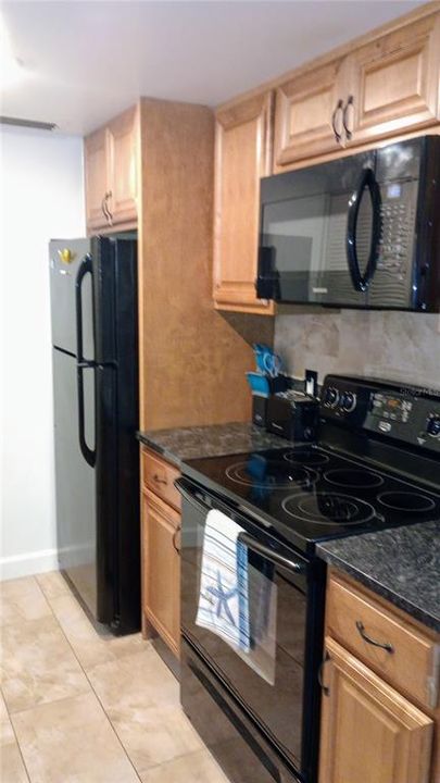 Active With Contract: $137,900 (1 beds, 1 baths, 480 Square Feet)