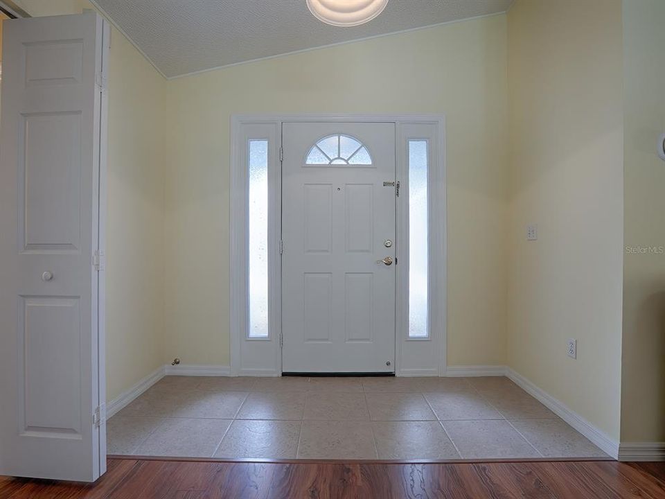 INTERIOR FOYER