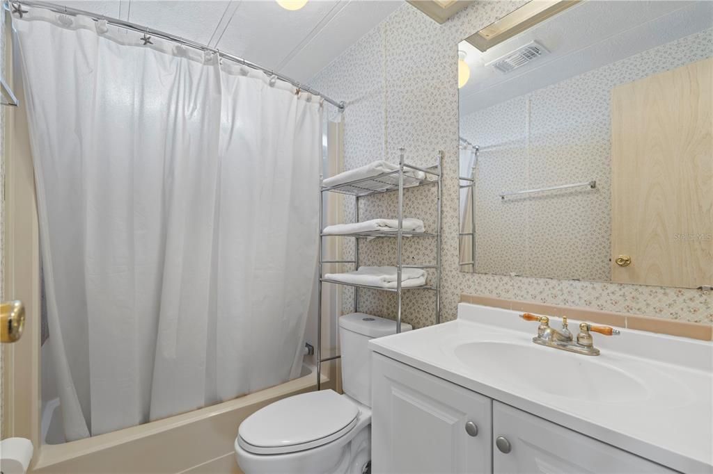 最近售出: $229,900 (2 贝兹, 2 浴室, 975 平方英尺)