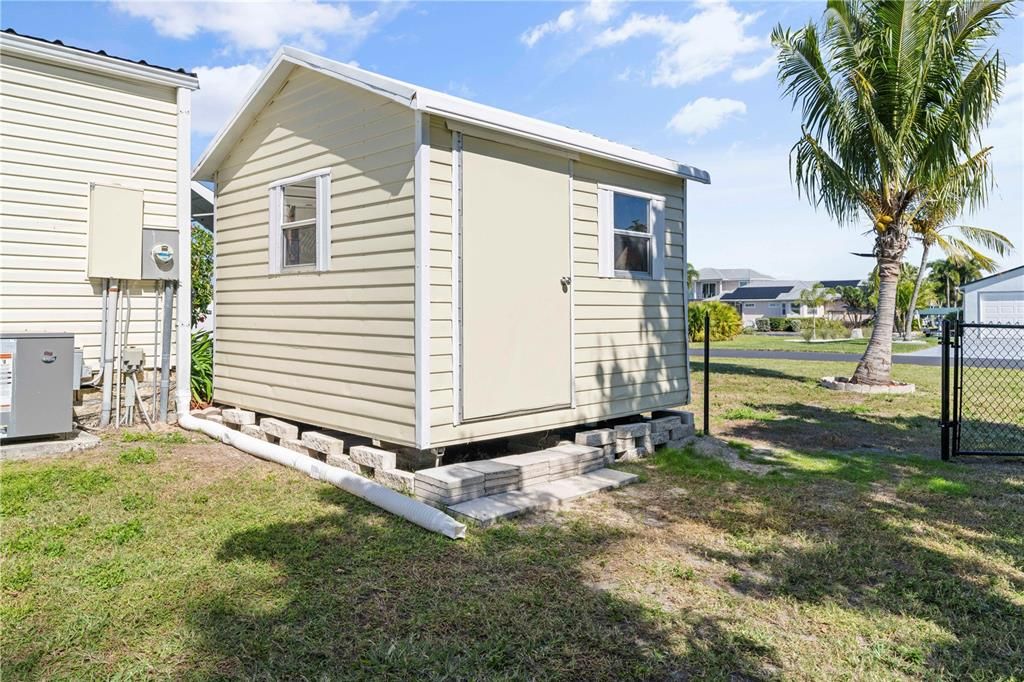 Recently Sold: $229,900 (2 beds, 2 baths, 975 Square Feet)