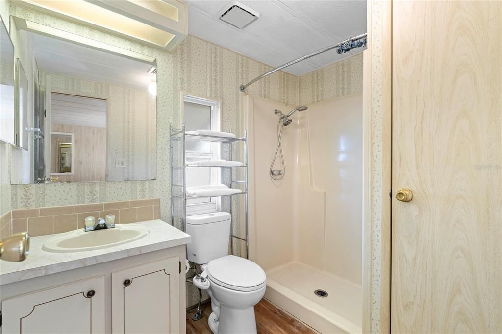 最近售出: $229,900 (2 贝兹, 2 浴室, 975 平方英尺)