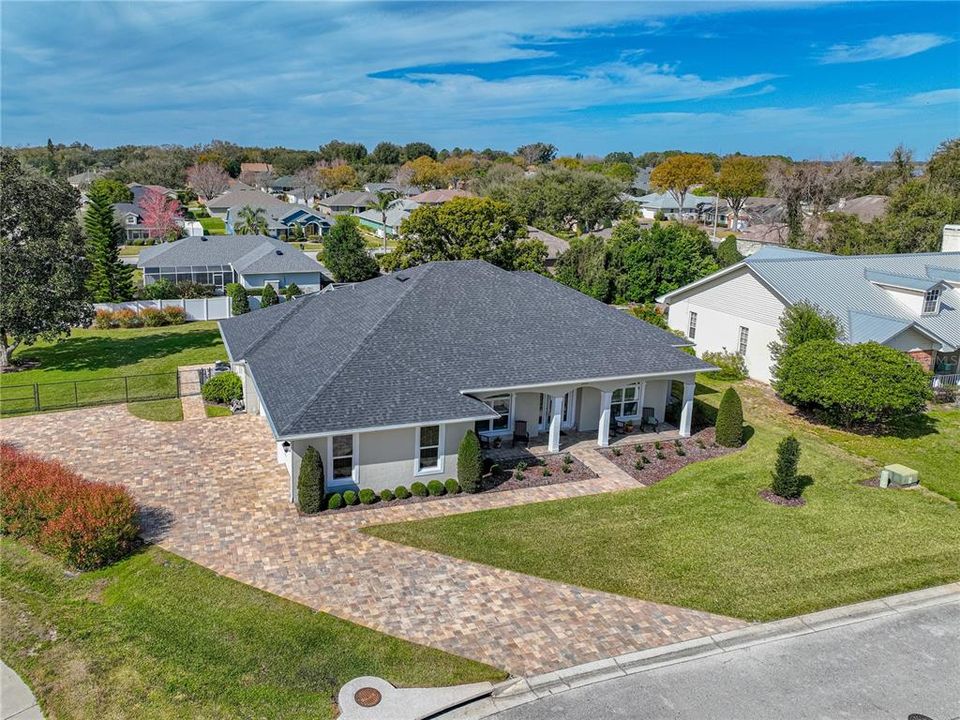 Recently Sold: $595,000 (3 beds, 2 baths, 2413 Square Feet)