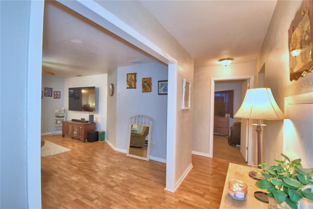 For Sale: $325,000 (3 beds, 2 baths, 1720 Square Feet)
