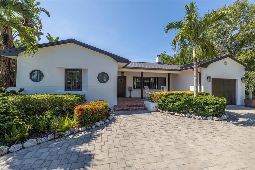 Recently Sold: $1,550,000 (3 beds, 3 baths, 2690 Square Feet)