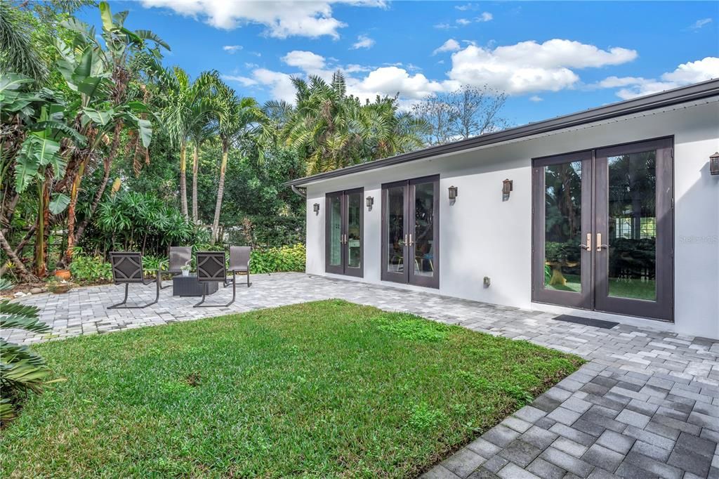 Active With Contract: $1,550,000 (3 beds, 3 baths, 2690 Square Feet)