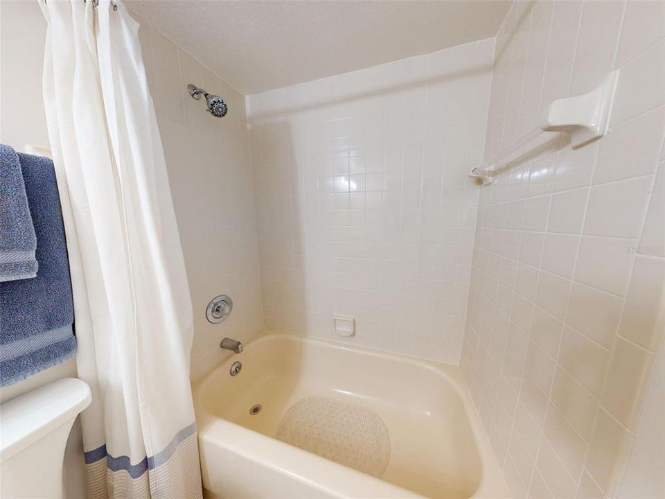 For Rent: $4,000 (2 beds, 2 baths, 1068 Square Feet)