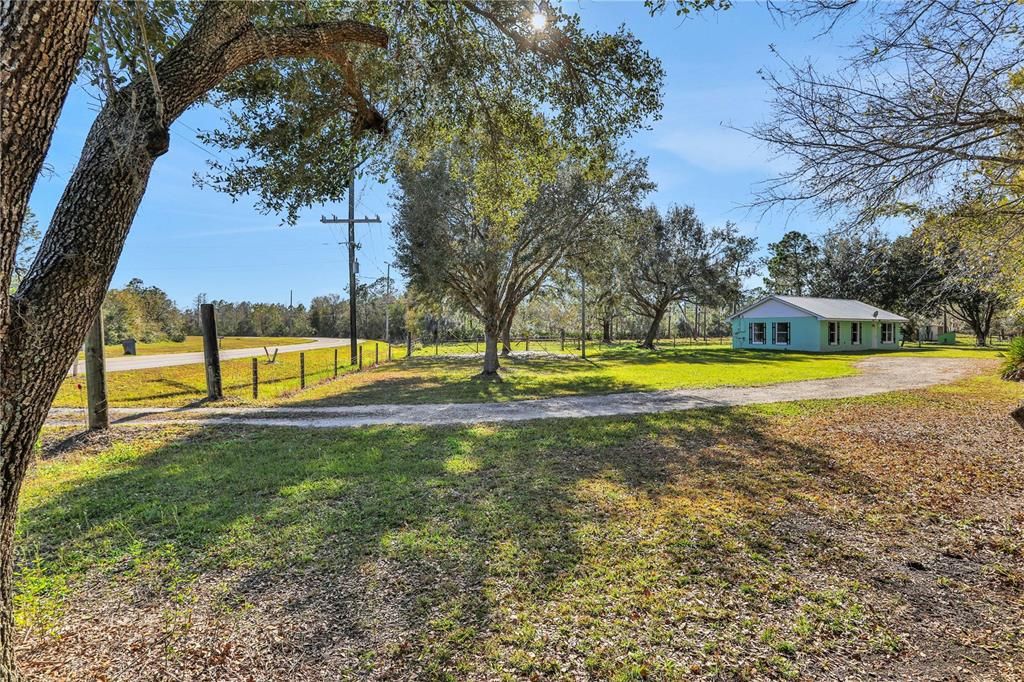 Recently Sold: $325,000 (3 beds, 1 baths, 984 Square Feet)