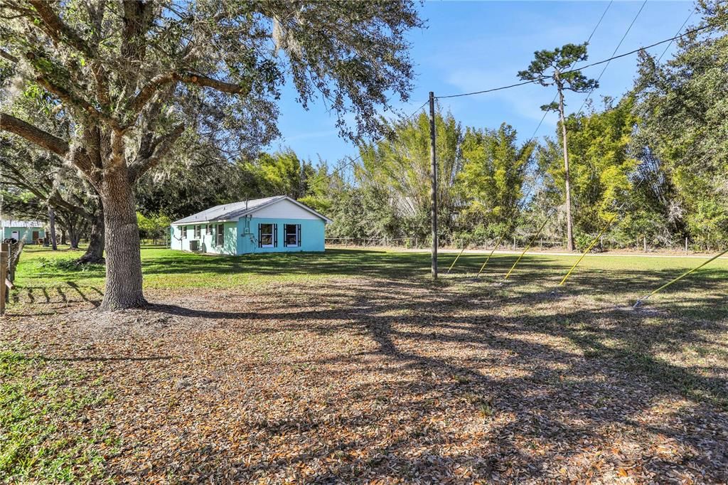 Recently Sold: $325,000 (3 beds, 1 baths, 984 Square Feet)