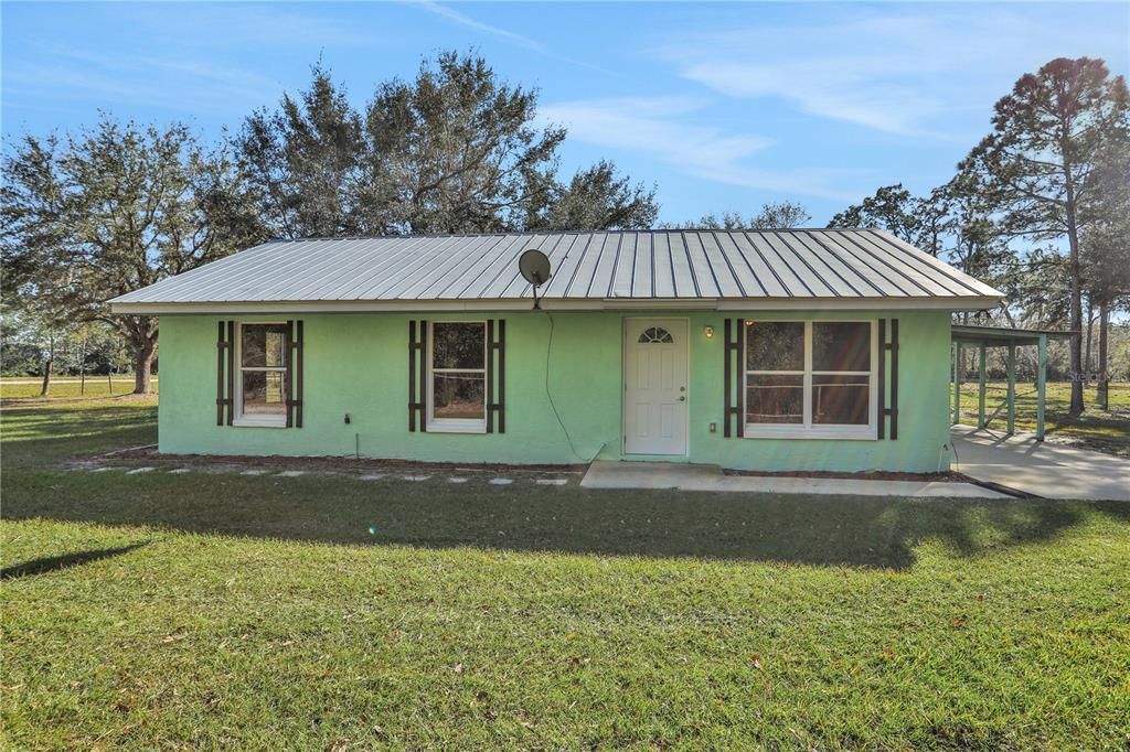 Recently Sold: $325,000 (3 beds, 1 baths, 984 Square Feet)