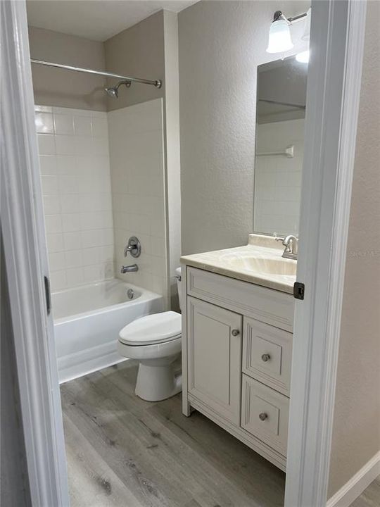 Active With Contract: $1,900 (2 beds, 2 baths, 1069 Square Feet)