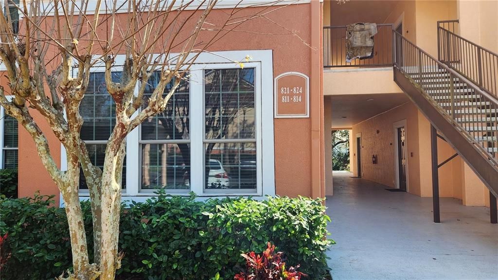 Active With Contract: $1,900 (2 beds, 2 baths, 1069 Square Feet)
