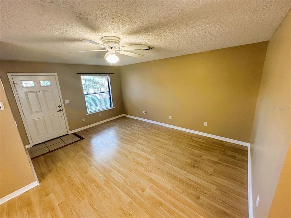 For Sale: $154,500 (2 beds, 2 baths, 924 Square Feet)