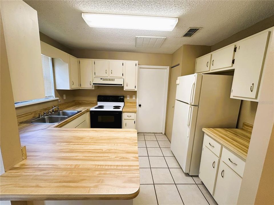 For Sale: $154,500 (2 beds, 2 baths, 924 Square Feet)