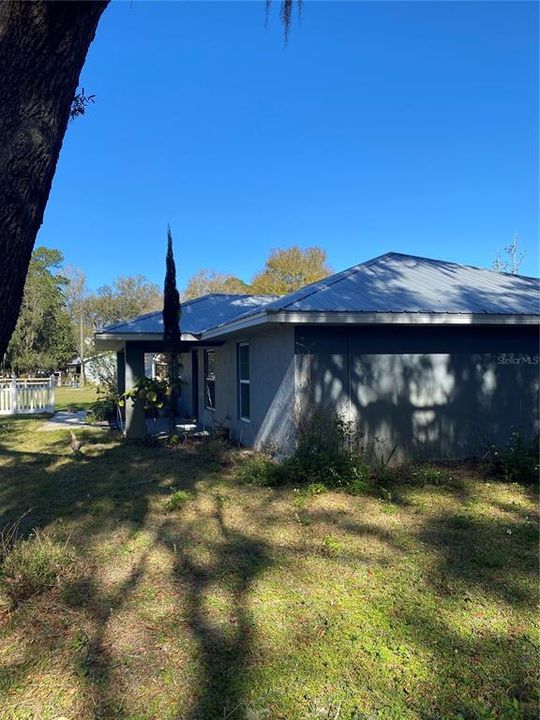 Recently Sold: $333,000 (3 beds, 2 baths, 1222 Square Feet)