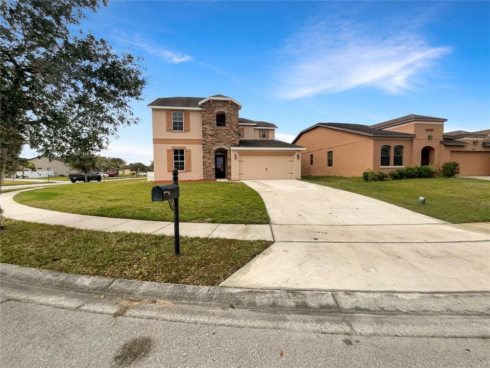 Recently Sold: $465,000 (5 beds, 3 baths, 3052 Square Feet)