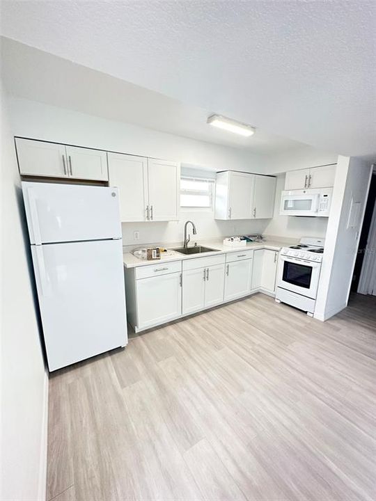 For Rent: $1,350 (1 beds, 1 baths, 400 Square Feet)