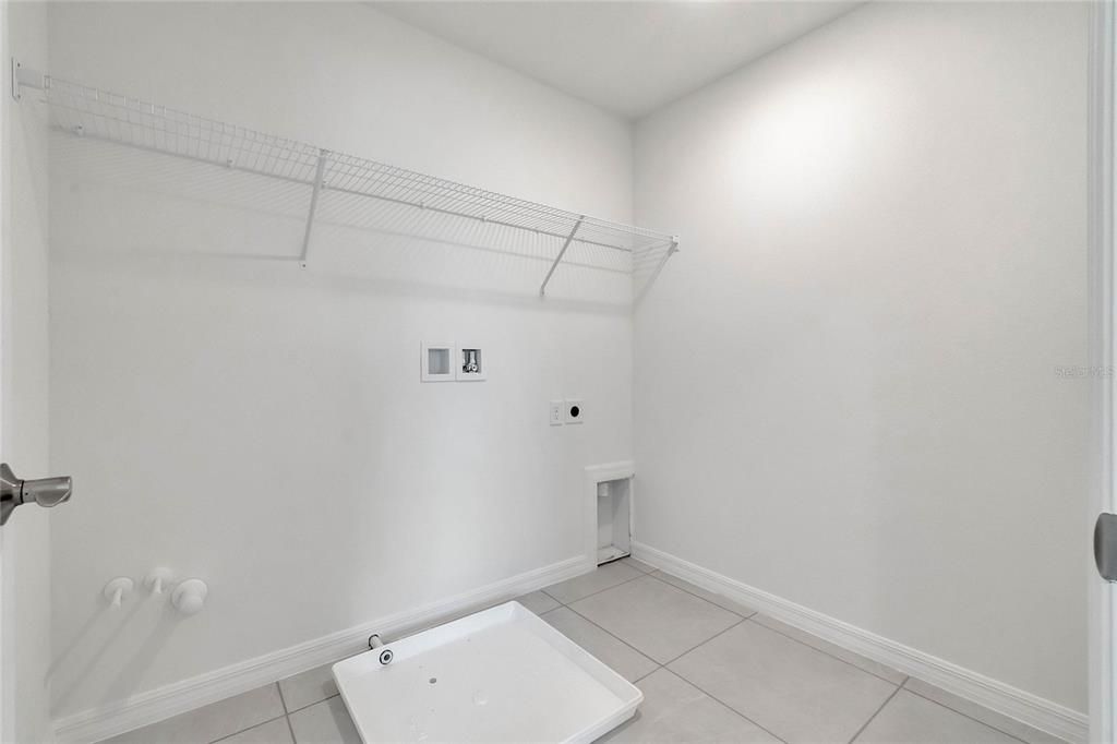 最近售出: $372,990 (4 贝兹, 2 浴室, 1835 平方英尺)