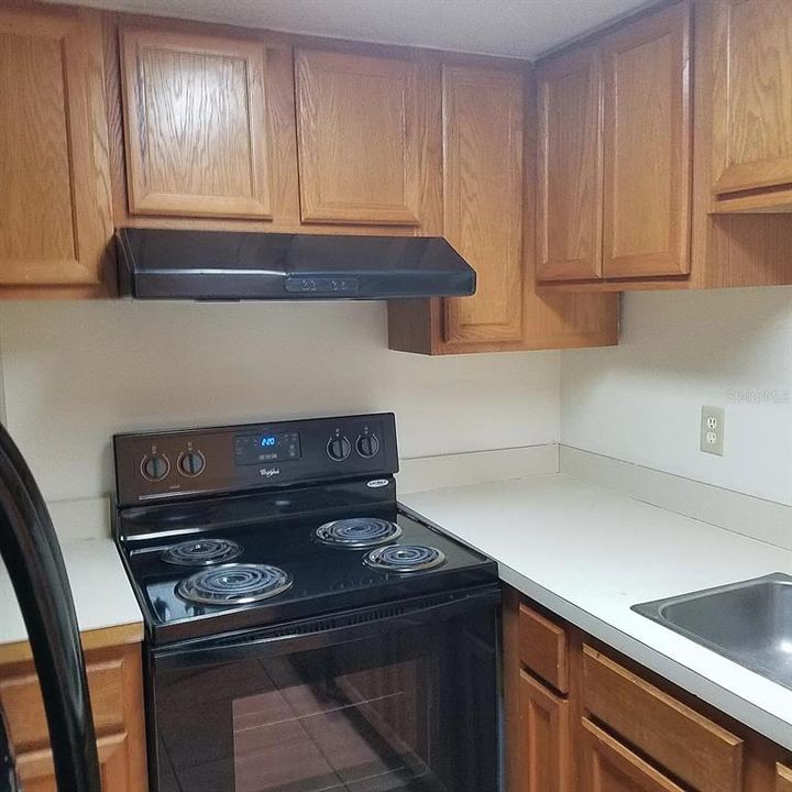 Active With Contract: $155,000 (1 beds, 1 baths, 765 Square Feet)