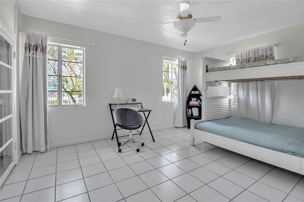 Active With Contract: $1,200,000 (3 beds, 2 baths, 1664 Square Feet)