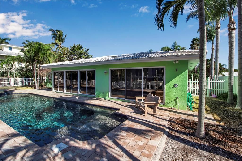 Active With Contract: $1,200,000 (3 beds, 2 baths, 1664 Square Feet)